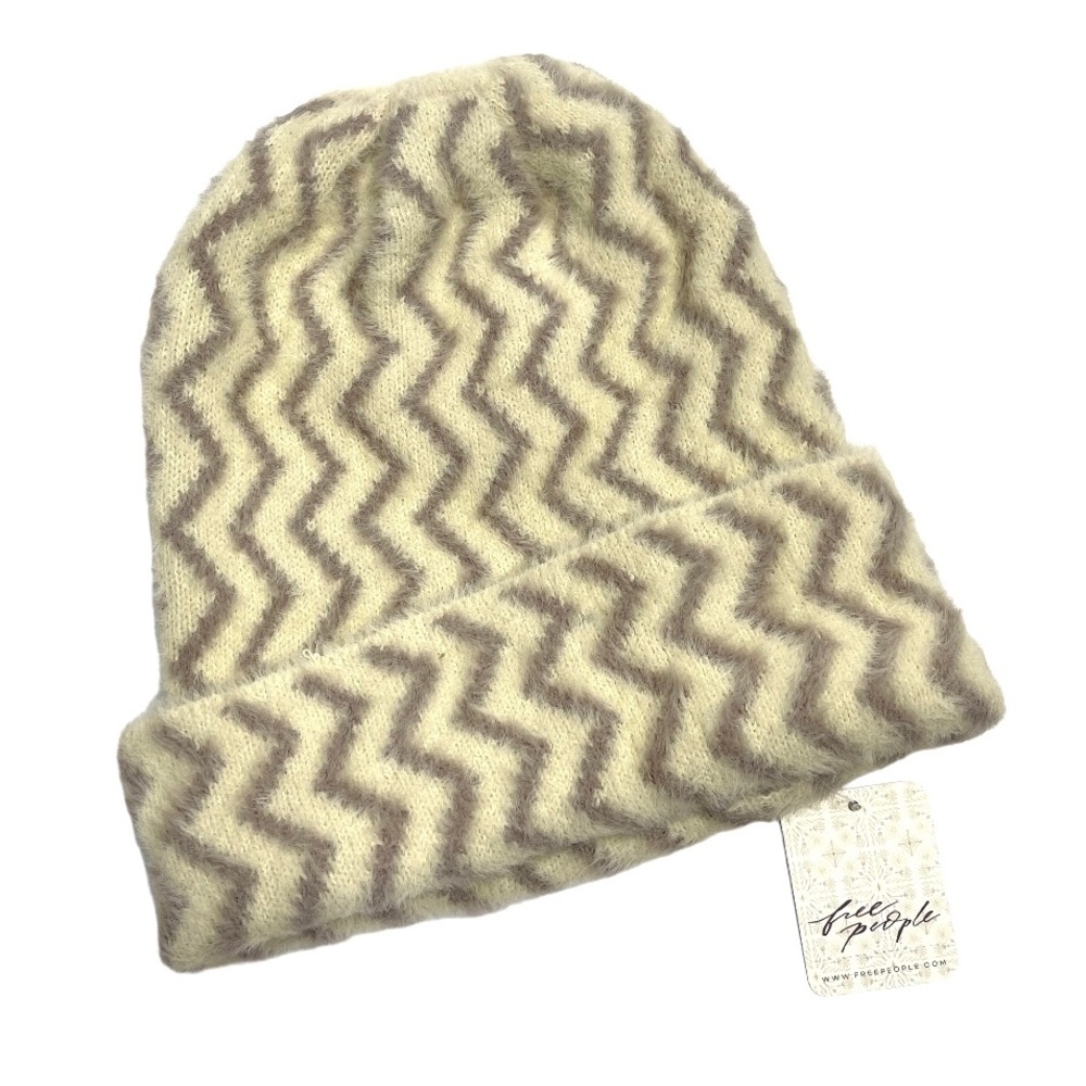 FREE PEOPLE Soft Fuzzy Boho Beanie Hat NEW Ivory Cream Zig Zag Chevron
